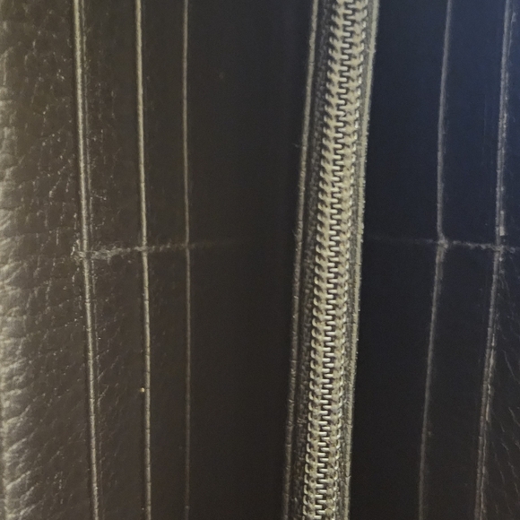 Gucci Interlocking G Leather Zip Around . - Picture 13 of 16